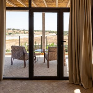 Chambre de la Villa Alborán ouvrant sur la terrasse de l'étage