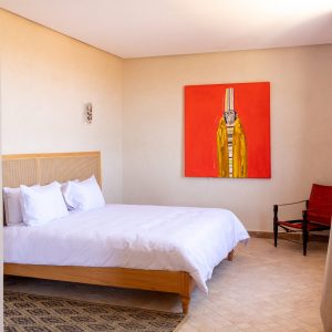 Chambre double de la Villa Alborán avec tête de lit en cannage